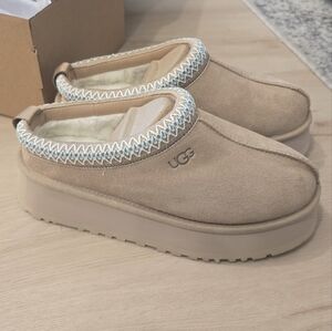 Woman's Tazz Sand sz 7